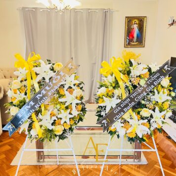 Premium White & Yellow Sympathy Wreath(Product Code :SF_0626_3)