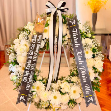 Traditional White Funeral Wreath(Product Code :WF_0826_4)