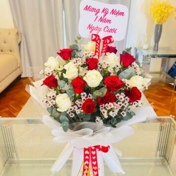 Classic Red & White Anniversary Bouquet(Design Code: FB09_1226)